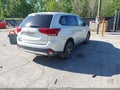Photo 4 of 12 — 2016 Mitsubishi Outlander
