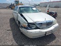 Photo 1 of 18 — 2007 Lincoln Town Car