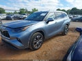 Photo 2 of 18 — 2022 Toyota Highlander