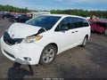 Photo 2 of 16 — 2011 Toyota Sienna