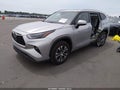 Photo 2 of 18 — 2023 Toyota Highlander