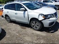 Photo 1 of 16 — 2017 Nissan Pathfinder