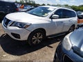 Photo 2 of 16 — 2017 Nissan Pathfinder