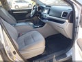 Photo 5 of 16 — 2016 Toyota Highlander