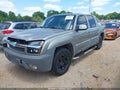 2002 Chevrolet Avalanche — photo 2 of 16 | VIN 3GNEC13T92G117834