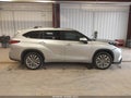 Photo 13 of 16 — 2022 Toyota Highlander
