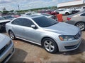 2013 Volkswagen Passat — photo 13 of 17 | VIN 1VWBP7A39DC087730