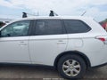 Photo 12 of 13 — 2015 Mitsubishi Outlander