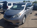 2017 Toyota Sienna — photo 2 of 17 | VIN 5TDDZ3DC3HS158631