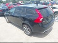 Photo 3 of 15 — 2017 Volvo V60 Cross Country