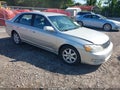 Photo 1 of 16 — 2002 Toyota Avalon