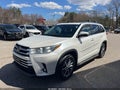 Photo 2 of 10 — 2017 Toyota Highlander