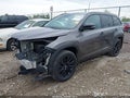 2019 Toyota Highlander — photo 2 of 17 | VIN 5TDJZRFH7KS990916
