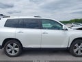 Photo 14 of 17 — 2011 Toyota Highlander