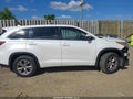 Photo 14 of 17 — 2016 Toyota Highlander