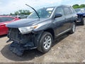 Photo 2 of 16 — 2013 Toyota Highlander