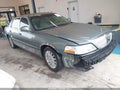 Photo 1 of 16 — 2005 Lincoln Town Car