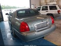 Photo 3 of 16 — 2005 Lincoln Town Car