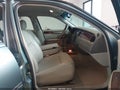 Photo 5 of 16 — 2005 Lincoln Town Car