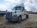 Photo 2 of 19 — 2016 Freightliner Cascadia 125