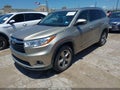 Photo 2 of 16 — 2015 Toyota Highlander
