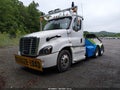 Photo 2 of 15 — 2018 Freightliner Cascadia 125