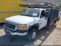 2004 GMC Sierra — photo 2 of 21 | VIN 1GDJC342X4E399142