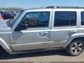 Photo 14 of 16 — 2006 Jeep Commander