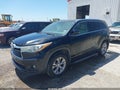 Photo 2 of 16 — 2015 Toyota Highlander