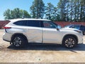 Photo 14 of 17 — 2020 Toyota Highlander