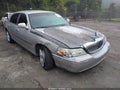 Photo 1 of 11 — 2006 Lincoln Town Car