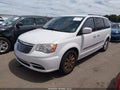 Photo 2 of 16 — 2014 Chrysler Town & Country