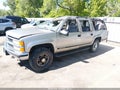 1999 Chevrolet Suburban 2500 — photo 2 of 17 | VIN 3GNGK26J0XG117529