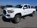2017 Toyota Tacoma — photo 2 of 16 | VIN 5TFSX5EN0HX055346