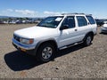 Photo 2 of 12 — 1998 Nissan Pathfinder