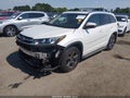 Photo 2 of 17 — 2017 Toyota Highlander