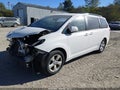 2013 Toyota Sienna — photo 2 of 22 | VIN 5TDKK3DC2DS365548