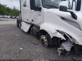 Photo 10 of 18 — 2019 Volvo VNL