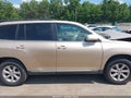 Photo 12 of 15 — 2011 Toyota Highlander