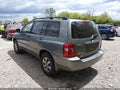 Photo 3 of 11 — 2004 Toyota Highlander