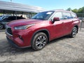 2021 Toyota Highlander Hybrid — photo 2 of 17 | VIN 5TDGBRCH5MS522706