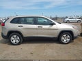 Photo 13 of 16 — 2015 Jeep Cherokee