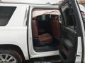 2019 Chevrolet Suburban — photo 8 of 15 | VIN 1GNSKJKJ2KR157114