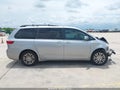 2015 Toyota Sienna — photo 14 of 19 | VIN 5TDYK3DC5FS573002