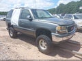 2001 GMC Yukon — photo 1 of 11 | VIN 1GKEK13T61R221728
