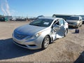 2011 Hyundai Sonata — photo 2 of 13 | VIN 5NPEB4AC0BH271601