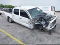 Photo 1 of 21 — 2015 Toyota Tacoma