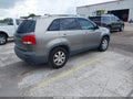 Photo 4 of 11 — 2011 Kia Sorento