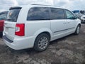 Photo 4 of 11 — 2014 Chrysler Town & Country