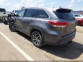2017 Toyota Highlander — photo 3 of 17 | VIN 5TDKZRFH8HS216493